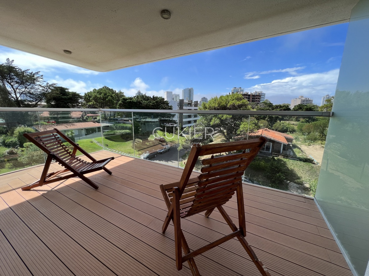 Apartamento ID.1506 - Alquiler de temporada y venta de apartamento 2 dormitorios en edificio de categoría Playa Brava