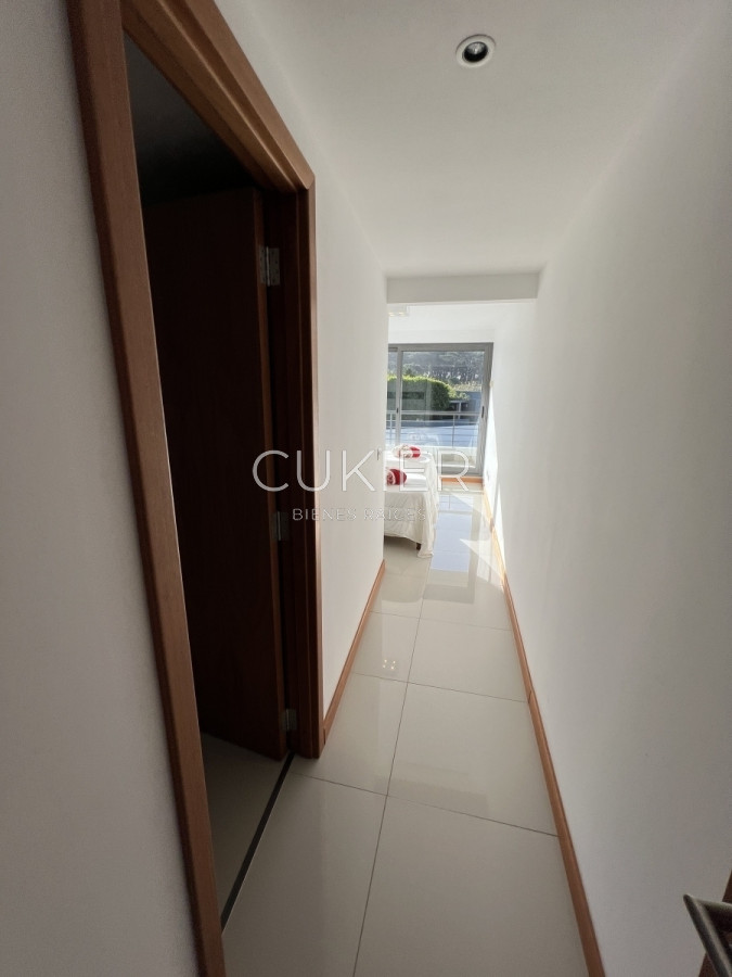 Apartamento ID.2660 - Venta hermoso departamento 3 suites en primera linea Playa Brava torre de categoría