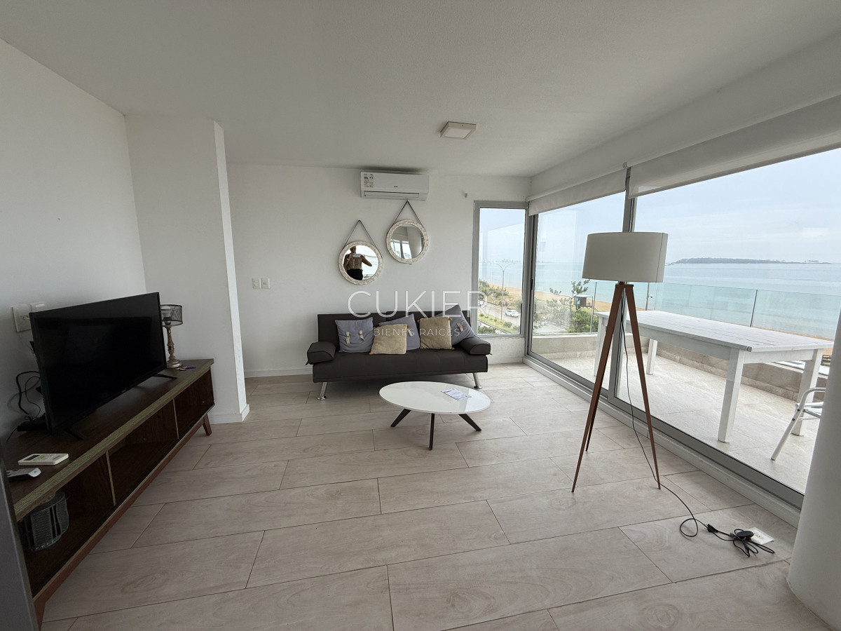 Apartamento ID.4546 - Venta y alquiler anual o invernal de apartamento 2 dormitorios frente al mar en playa mansa 