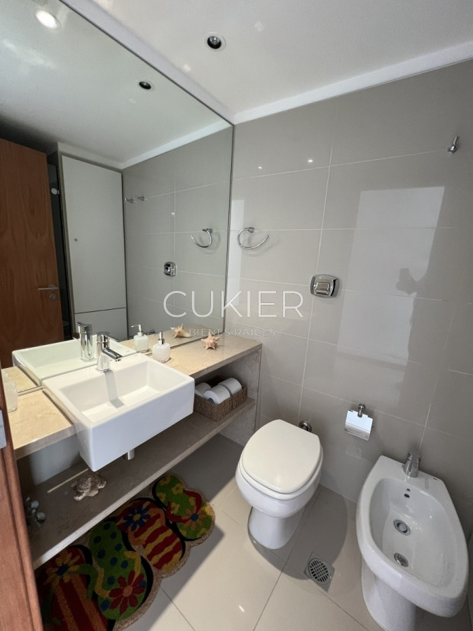 Apartamento ID.2660 - Venta hermoso departamento 3 suites en primera linea Playa Brava torre de categoría