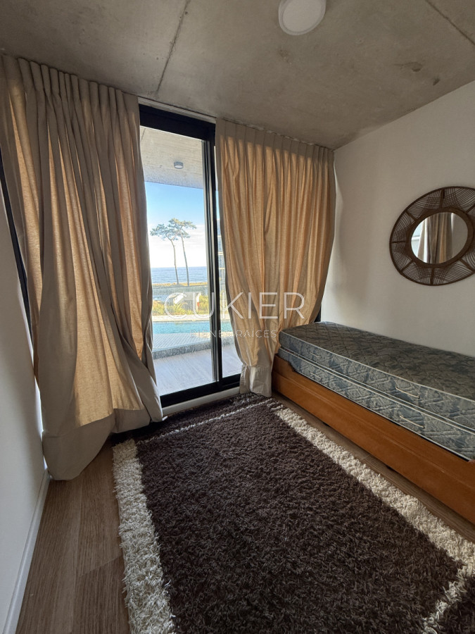Apartamento ID.4946 - Alquiler anual apartamento 2 dormitorios frente al mar en playa mansa Pinares
