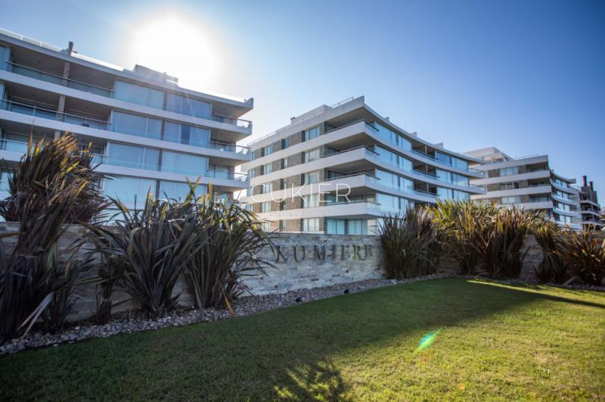 Apartamento ID.352 - Venta apartamento penthouse de 3 dormitorios en primera linea Playa Mansa Punta del Este