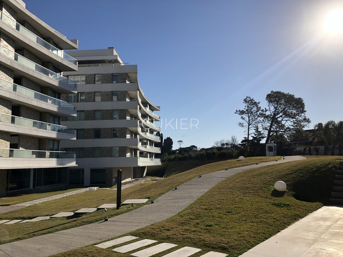 Apartamento ID.352 - Venta apartamento penthouse de 3 dormitorios en primera linea Playa Mansa Punta del Este