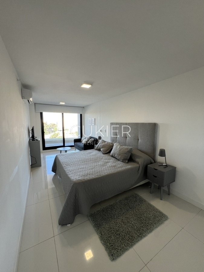 Apartamento ID.2739 - Venta y alquiler temporal de apartamento 3 dormitorios en edificio de categoría Punta del Este