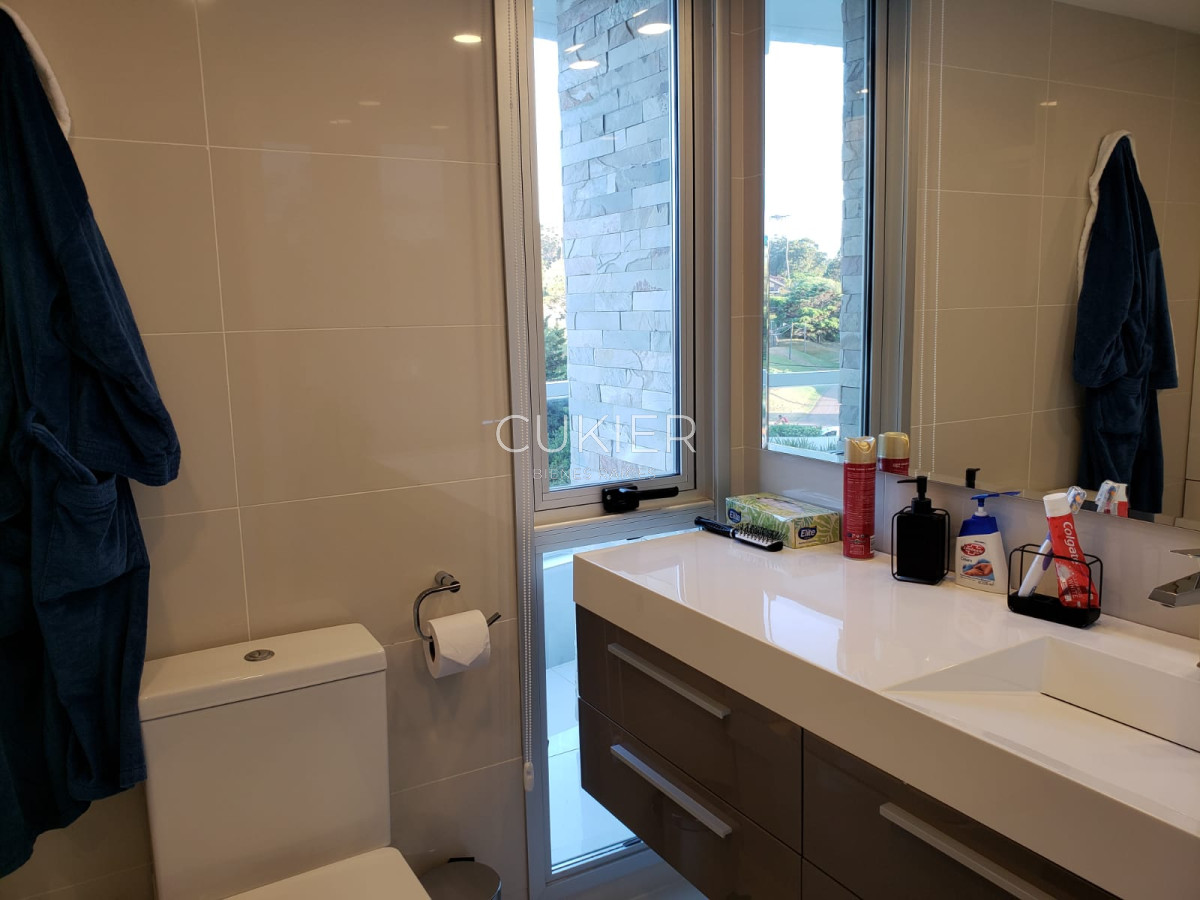 Apartamento ID.352 - Venta apartamento penthouse de 3 dormitorios en primera linea Playa Mansa Punta del Este