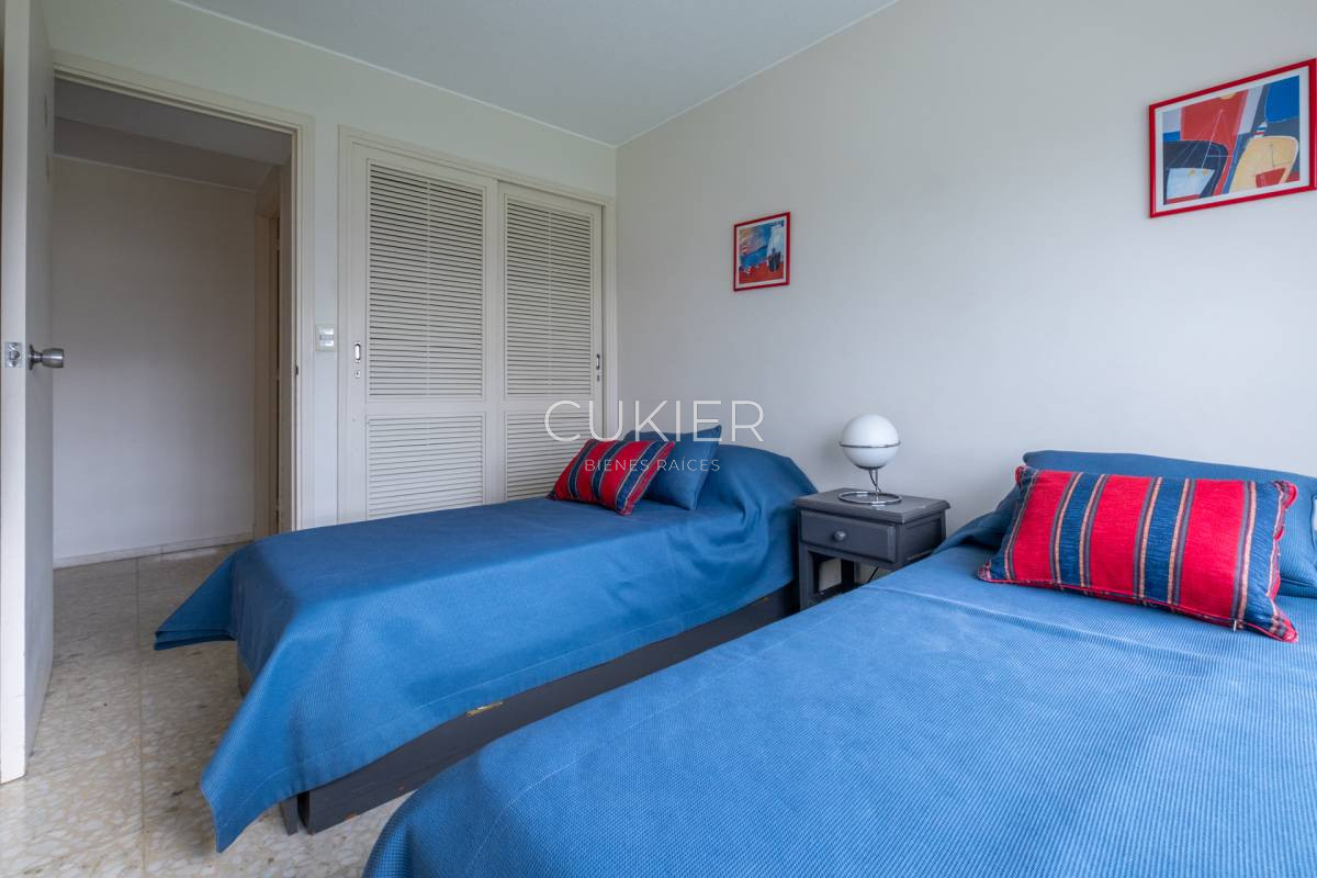 Apartamento ID.2155 - Venta apartamento 3 dormitorios y dependencia en península Punta del Este