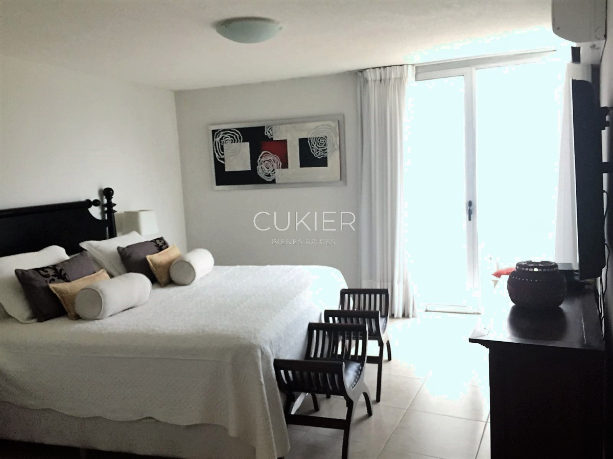 Apartamento ID.3537 - Venta apartamento 3 dormitorios y dependencia en Playa Brava a 100 m del mar 
