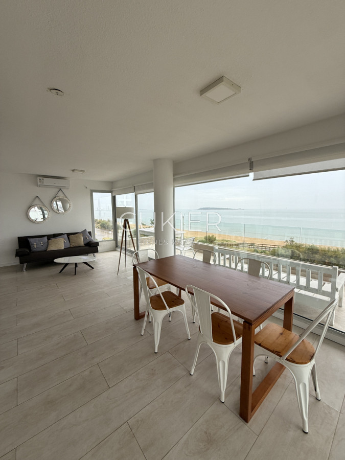 Apartamento ID.4546 - Venta y alquiler anual o invernal de apartamento 2 dormitorios frente al mar en playa mansa 