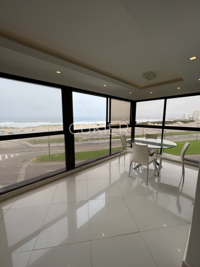 Apartamento ID.1949 - Venta y alquiler anual apartamento 2 dormitorios y dependencia en primera linea Playa Brava