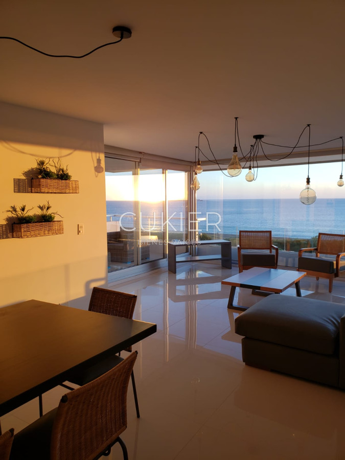 Apartamento ID.352 - Venta apartamento penthouse de 3 dormitorios en primera linea Playa Mansa Punta del Este