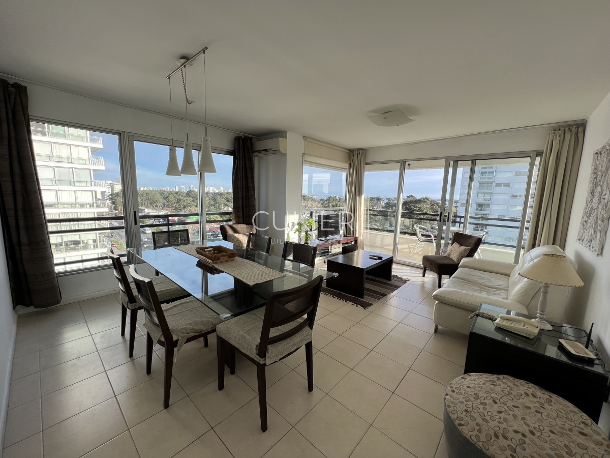 Apartamento ID.164 - Alquiler anual apartamento 3 dormitorios en edificio con servicios en Punta del Este