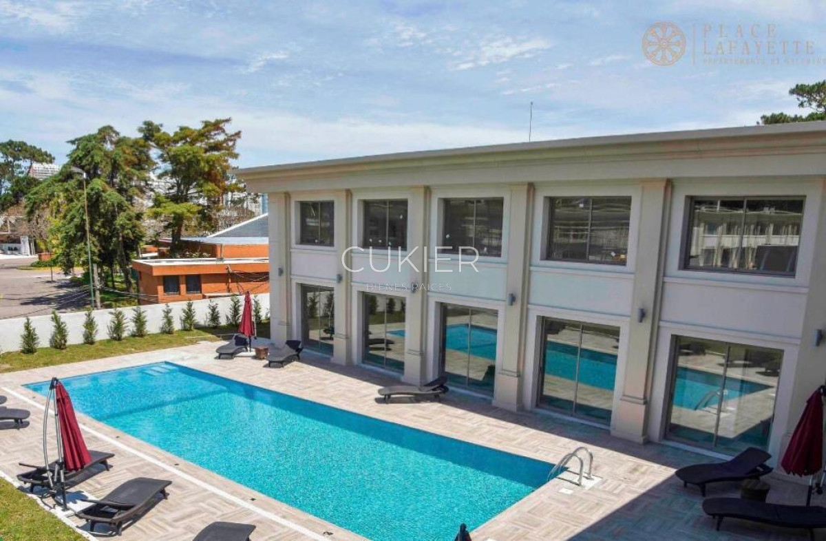 Apartamento ID.1669 - Alquiler anual apartamento 2 dormitorios en edificio full servicios en Punta del este 