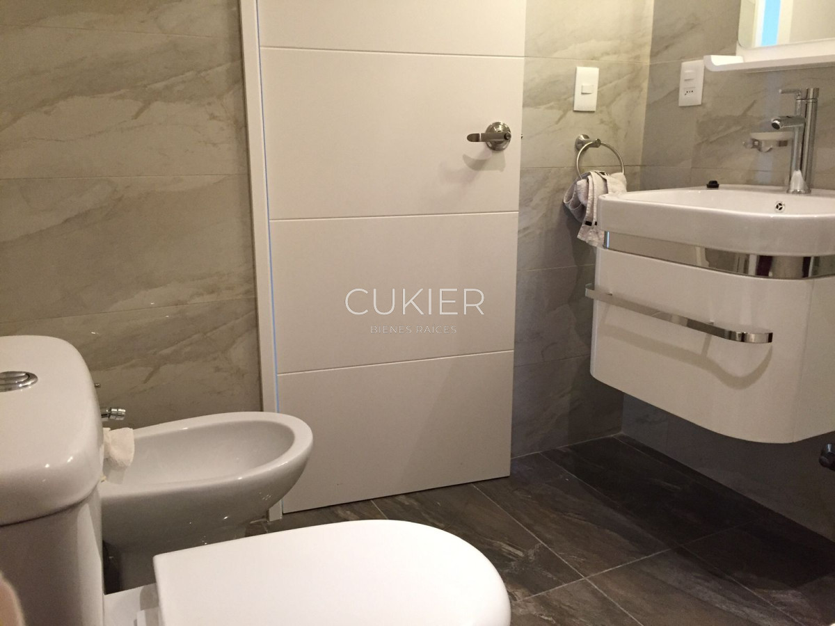 Apartamento ID.3593 - Venta en Punta Del Este frente al mar 1 dormitorio.