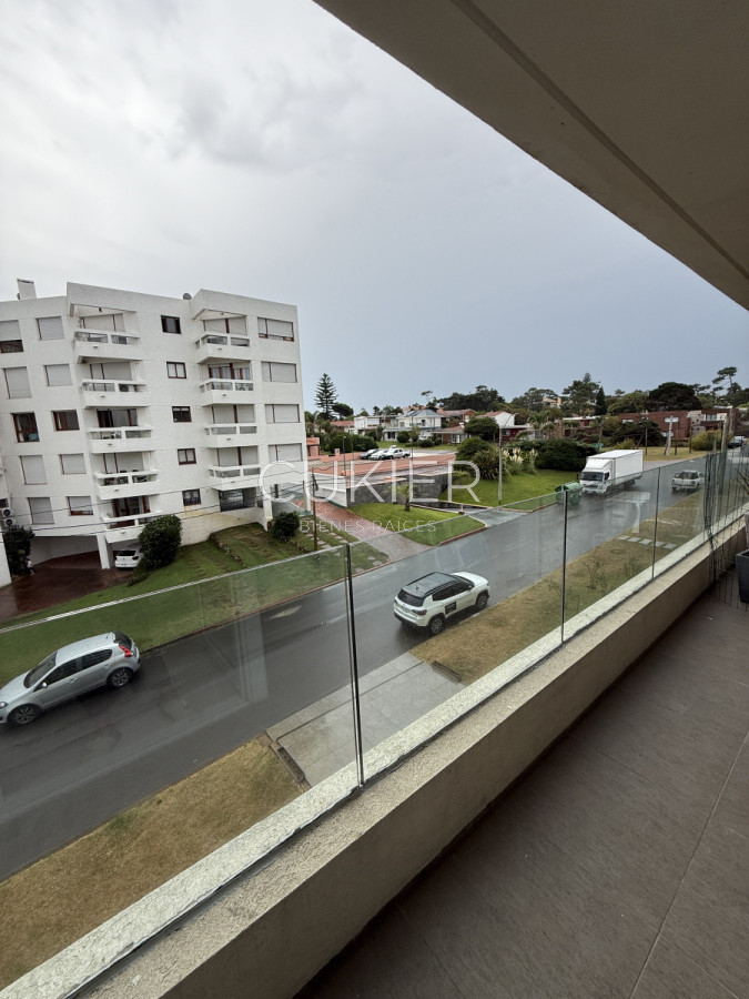 Apartamento ID.4548 - Alquiler anual e invernal apartamento monoambiente con parrillero frente al mar en playa mansa 