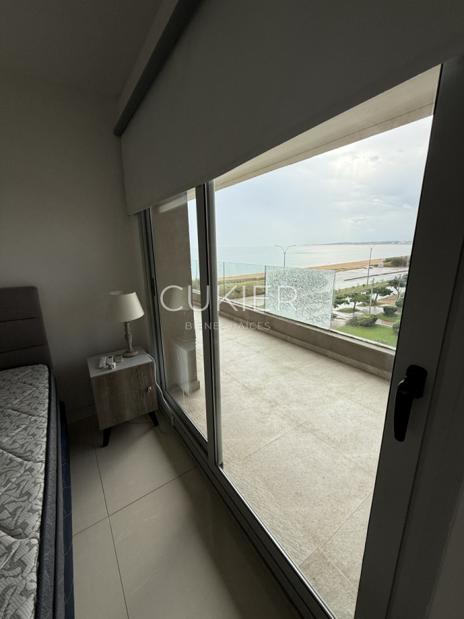 Apartamento ID.4546 - Venta y alquiler anual o invernal de apartamento 2 dormitorios frente al mar en playa mansa 