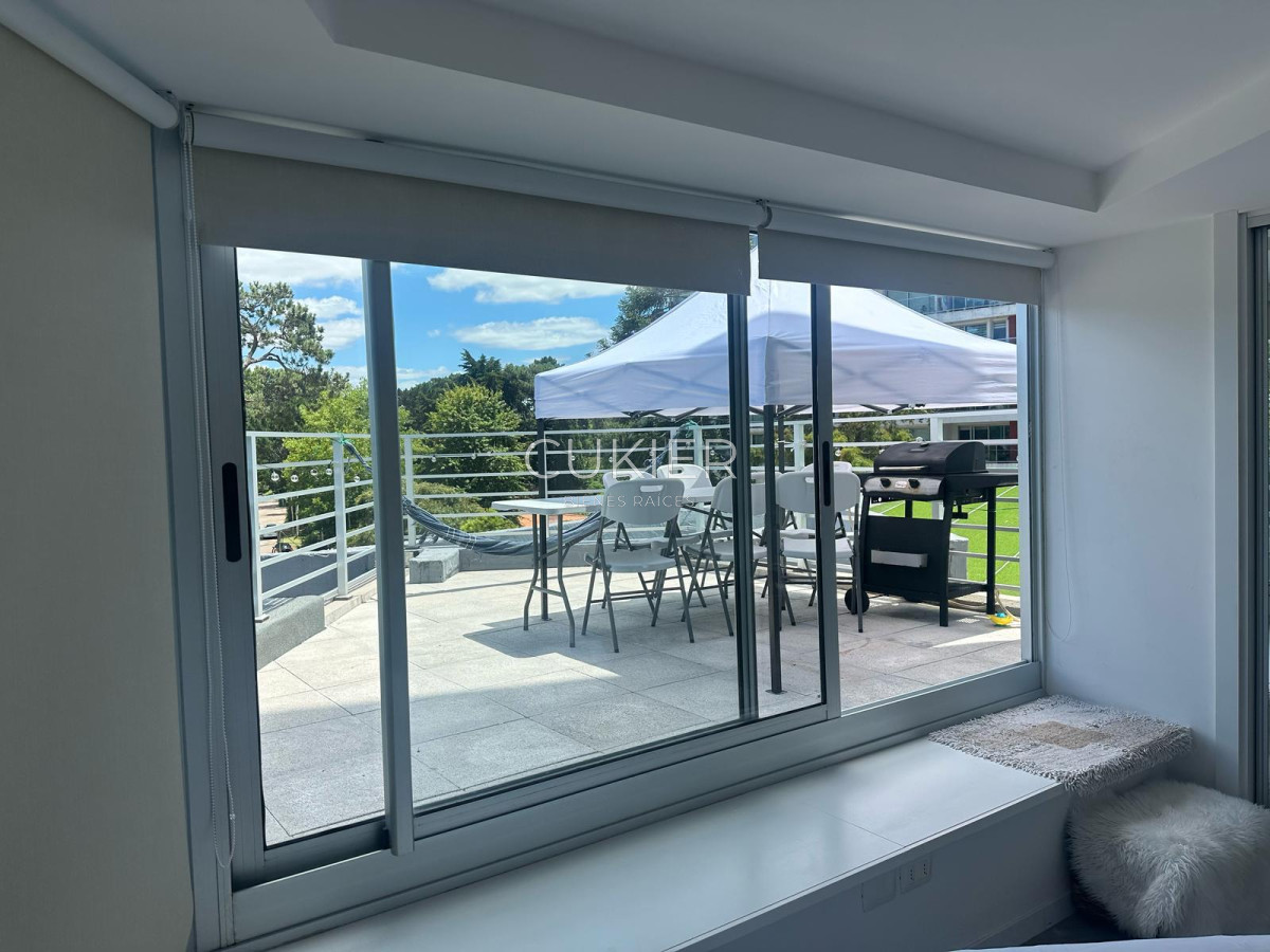 Apartamento ID.4565 - Venta de apartamento 2 dormitorios con terraza propia en edificio con servicios Roosevelt