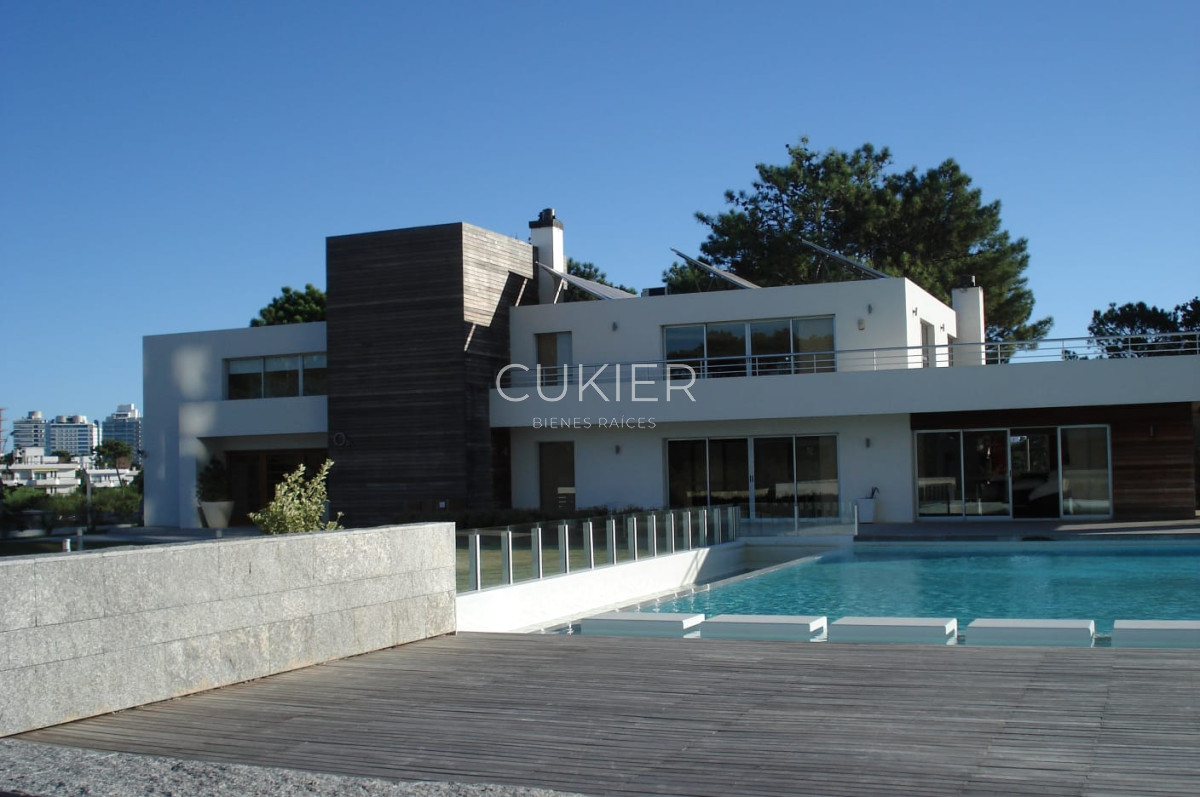 Apartamento ID.1232 - Alquiler anual y temporada apartamento 2 dormitorios en Ocean Drive Playa Brava Punta del Este 