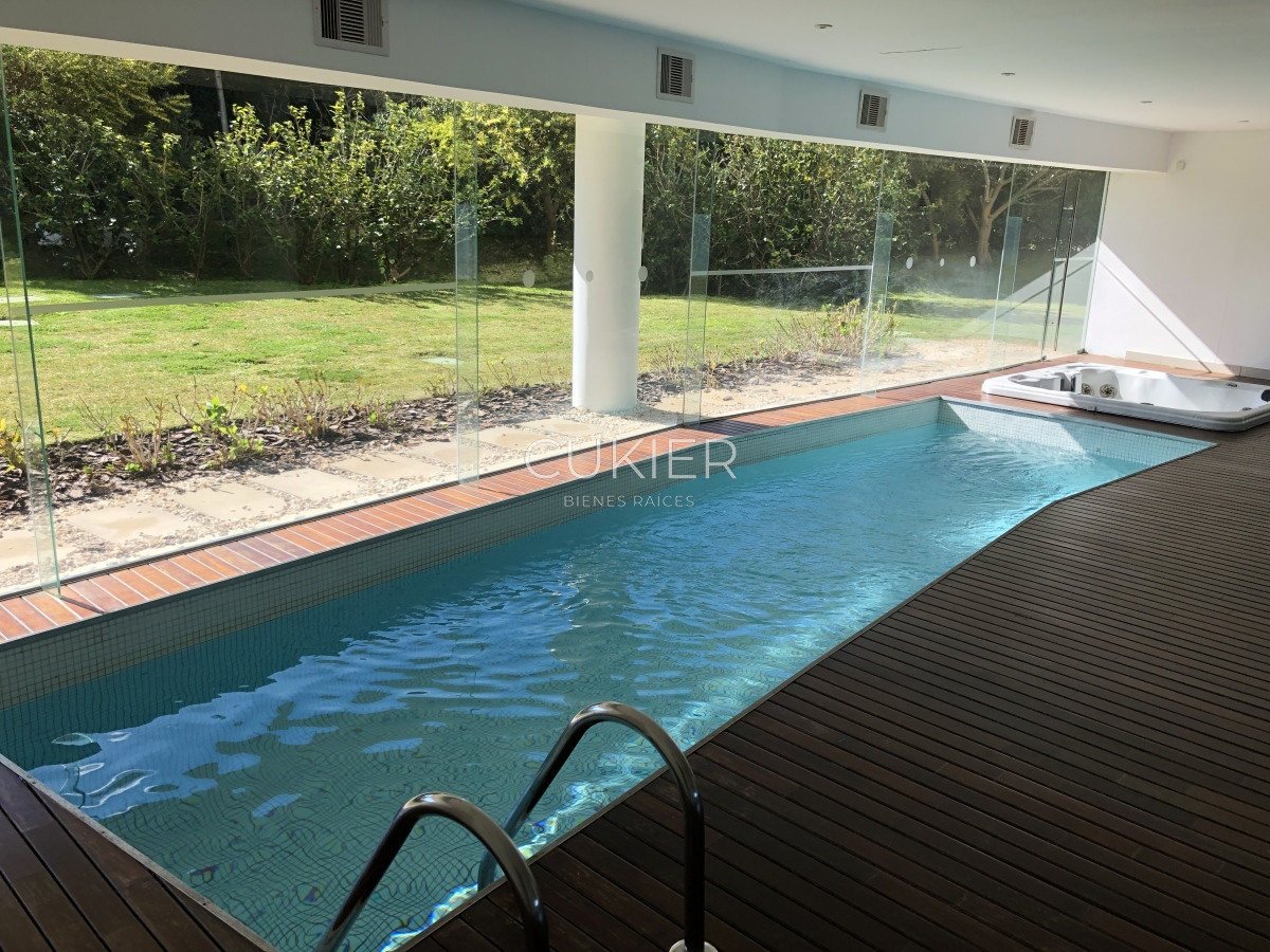 Apartamento ID.2660 - Venta hermoso departamento 3 suites en primera linea Playa Brava torre de categoría