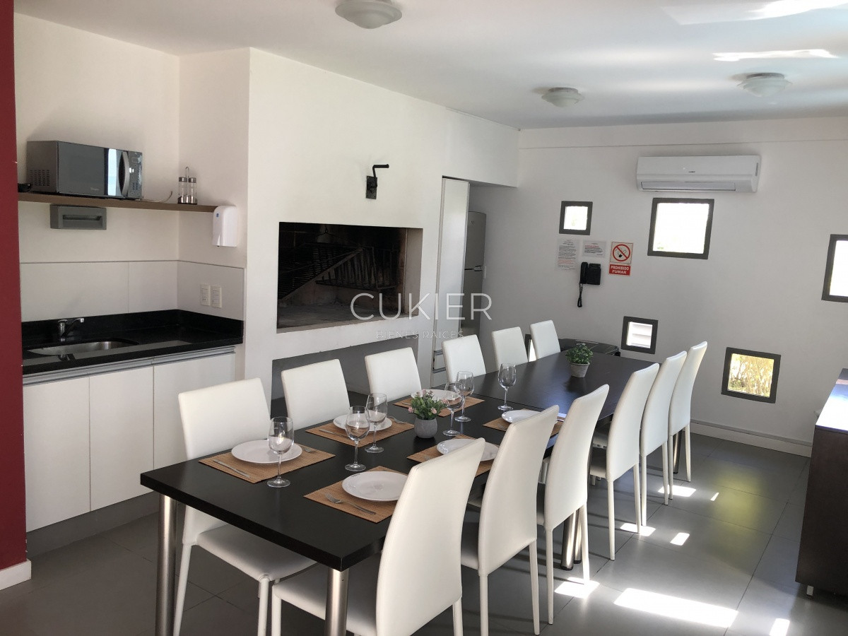 Apartamento ID.1506 - Alquiler de temporada y venta de apartamento 2 dormitorios en edificio de categoría Playa Brava