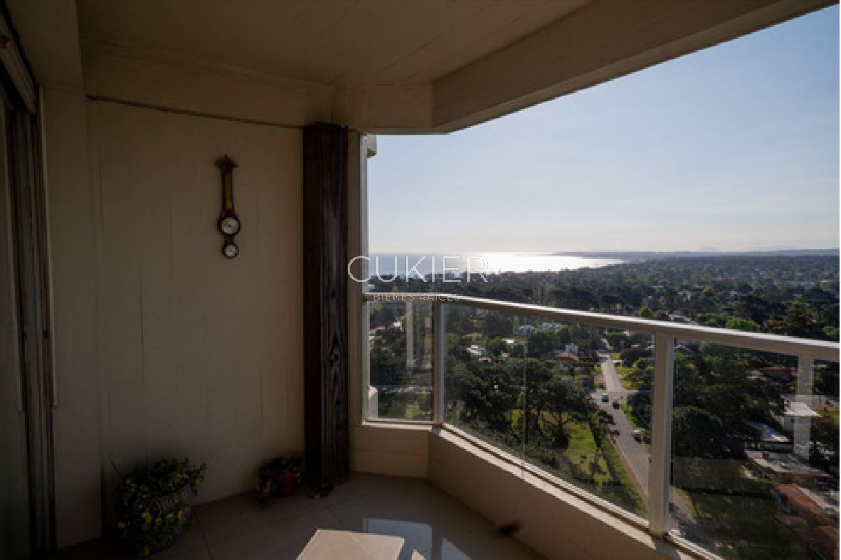 Apartamento ID.4633 - Venta Apartamento Dos Dormitorios Punta Del Este-oportunida