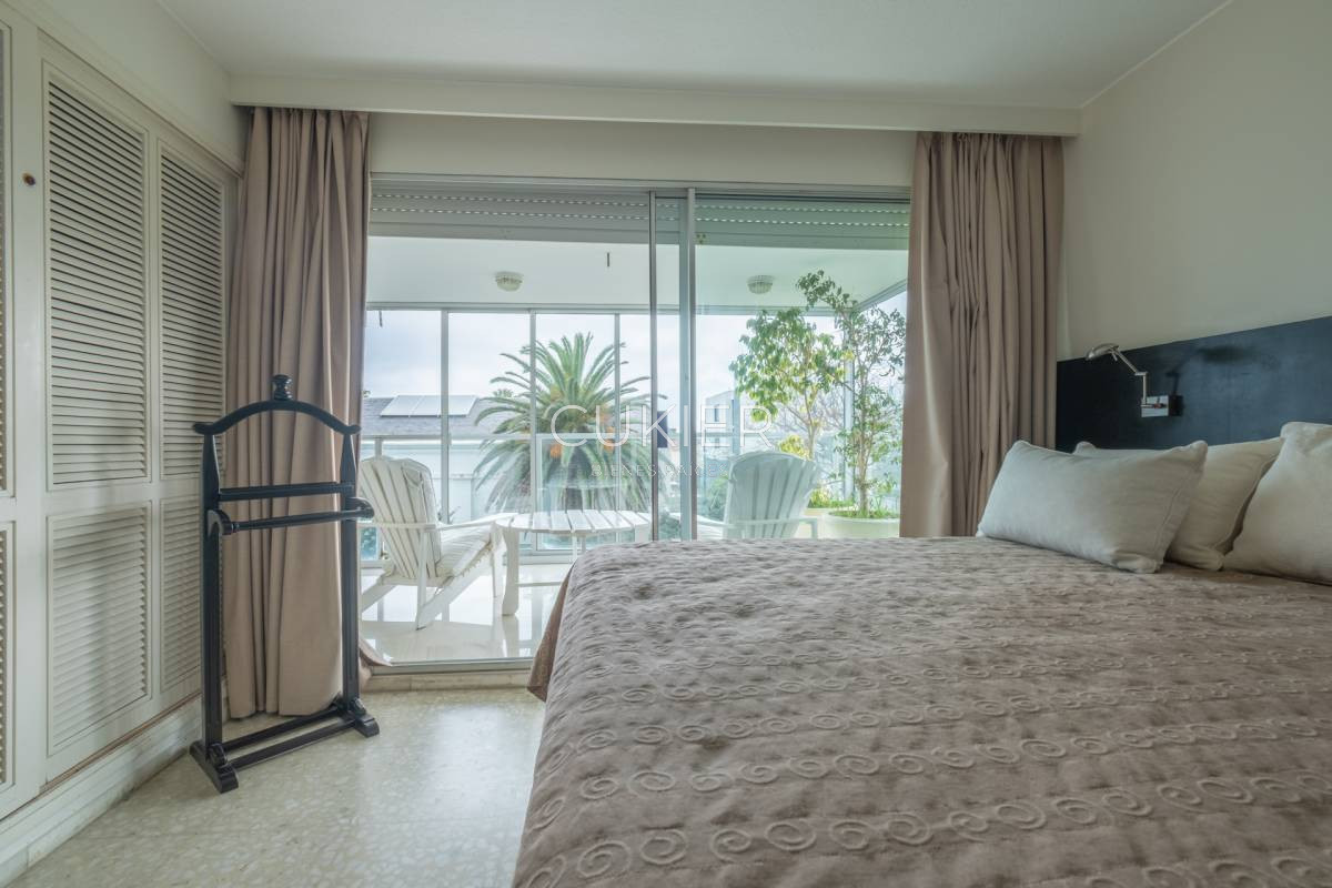 Apartamento ID.2155 - Venta apartamento 3 dormitorios y dependencia en península Punta del Este