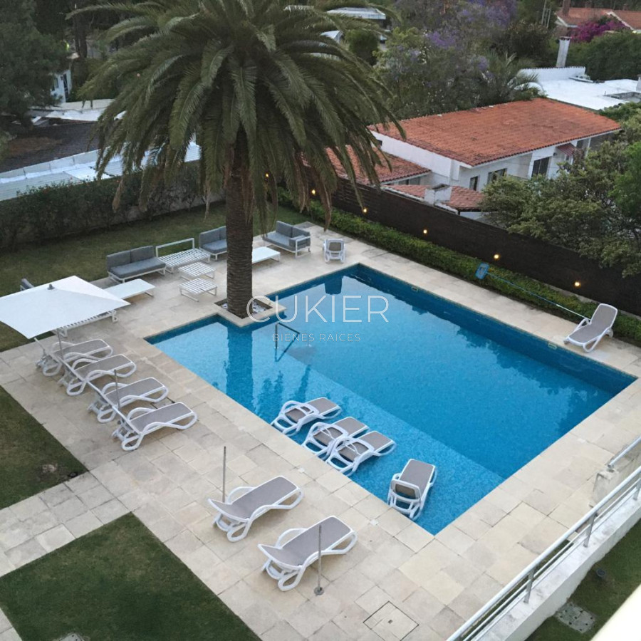 Apartamento ID.1982 - Venta y alquiler anual de apartamento 3 dormitorios en edificio con servicios Roosevelt 