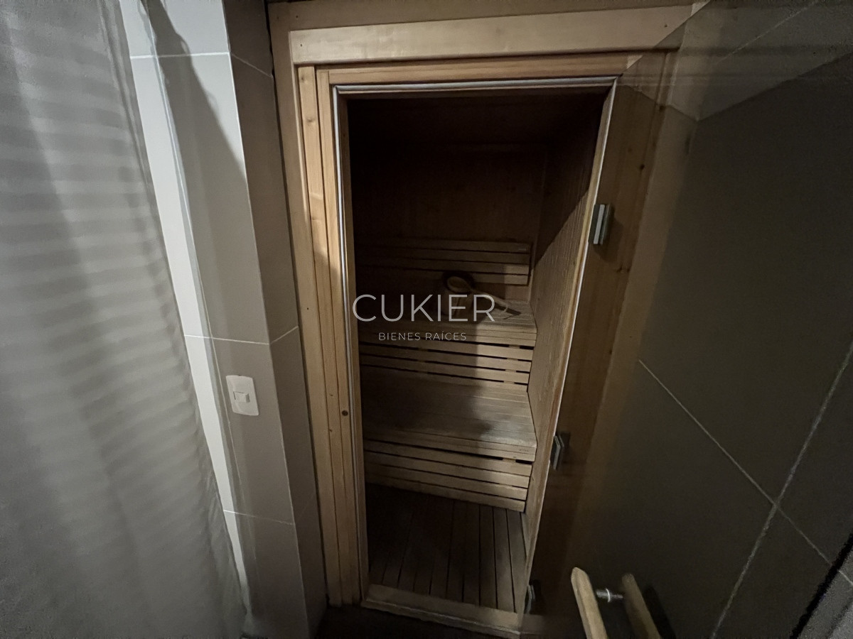 Apartamento ID.2063 - Venta apartamento 2 dormitorios en edificio de categoría en Playa Mansa Punta del Este