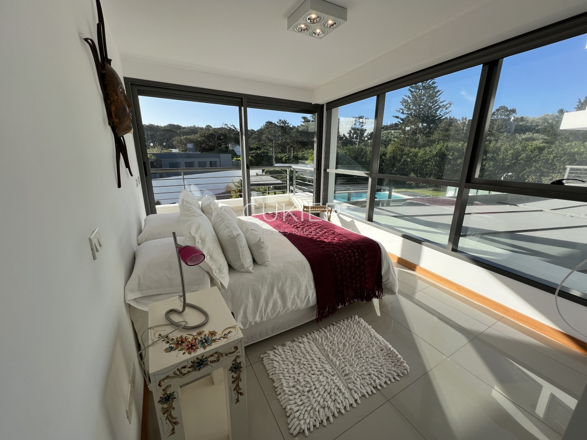 Apartamento ID.2660 - Venta hermoso departamento 3 suites en primera linea Playa Brava torre de categoría