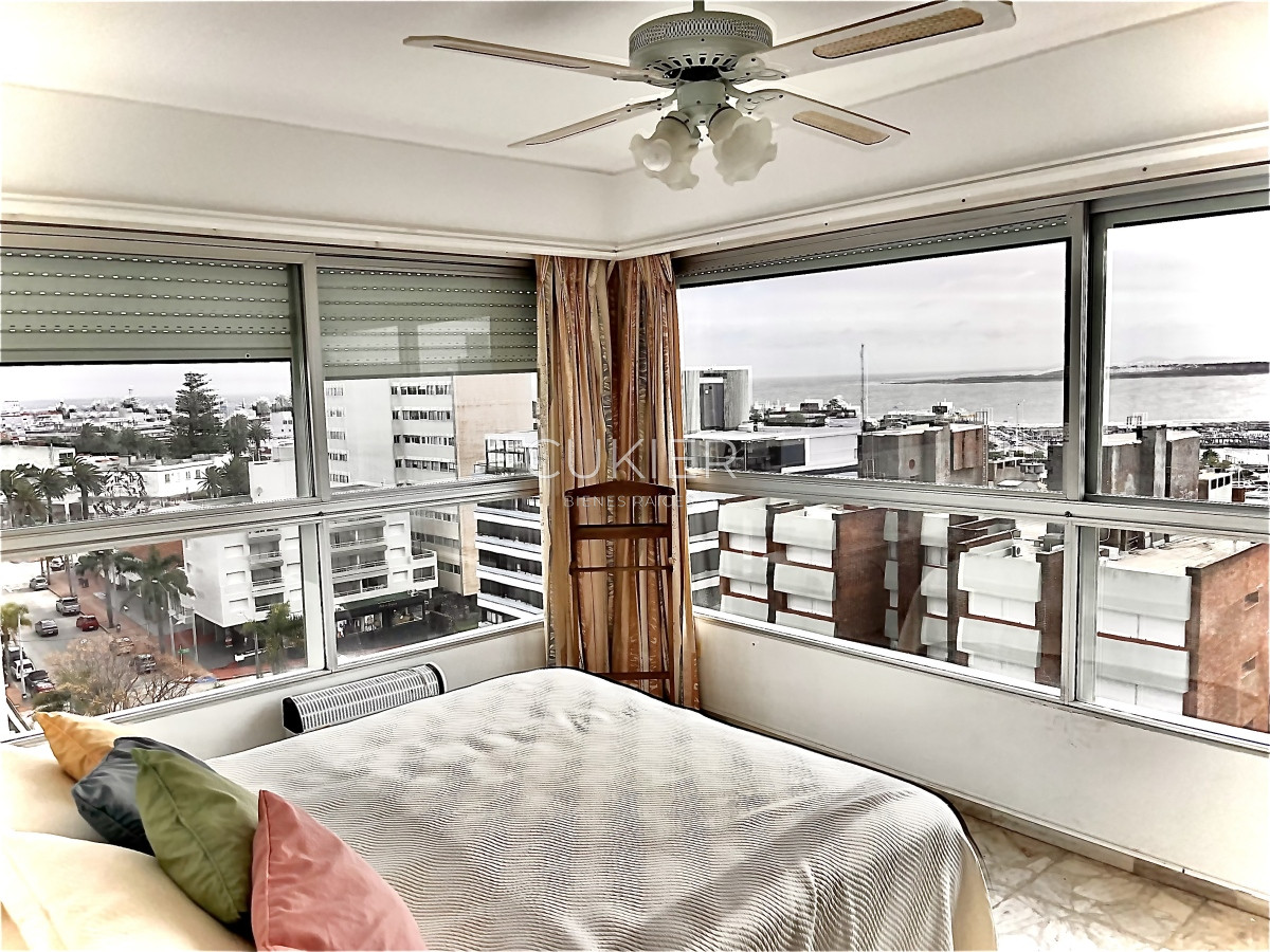 Apartamento ID.3700 - VENTA en Peninsula amplio departamento de 120m2 con vista al puerto.