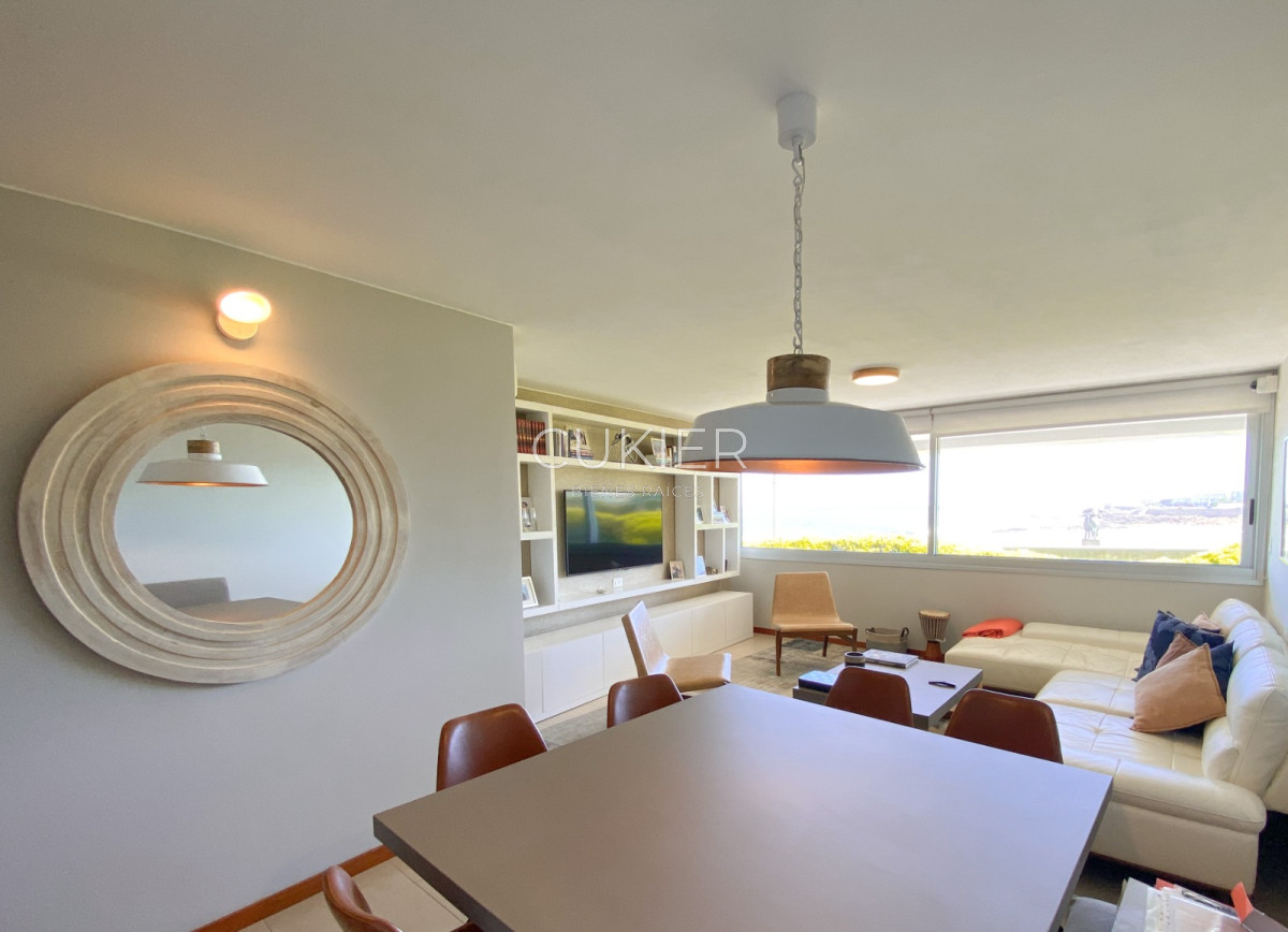 Apartamento ID.1374 - Alquiler anual y venta de hermoso apartamento primera linea en Playa Brava Punta del Este
