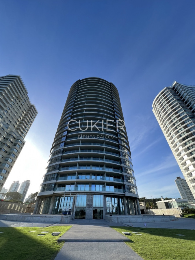 Apartamento ID.1601 - Alquiler anual apartamento 2 dormitorios primera linea Playa Brava en Trump Tower