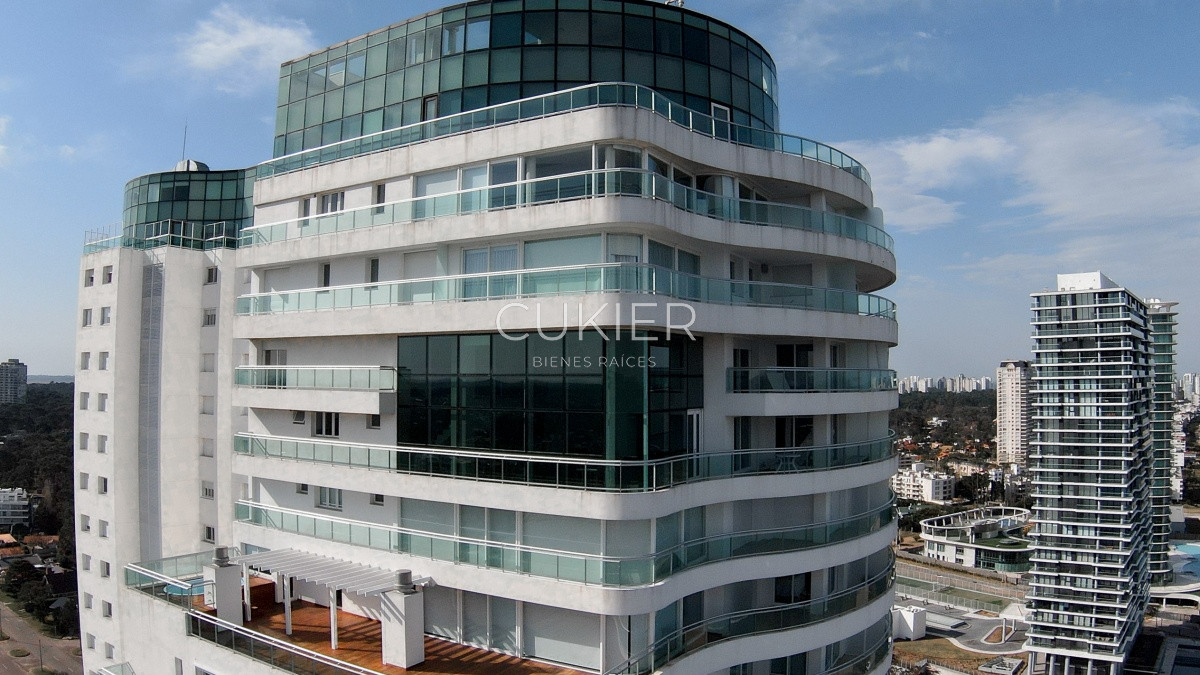 Apartamento ID.871 - Venta espectacular apartamento 4 suites en torre de categoría Aquarela Playa Mansa Punta del Este