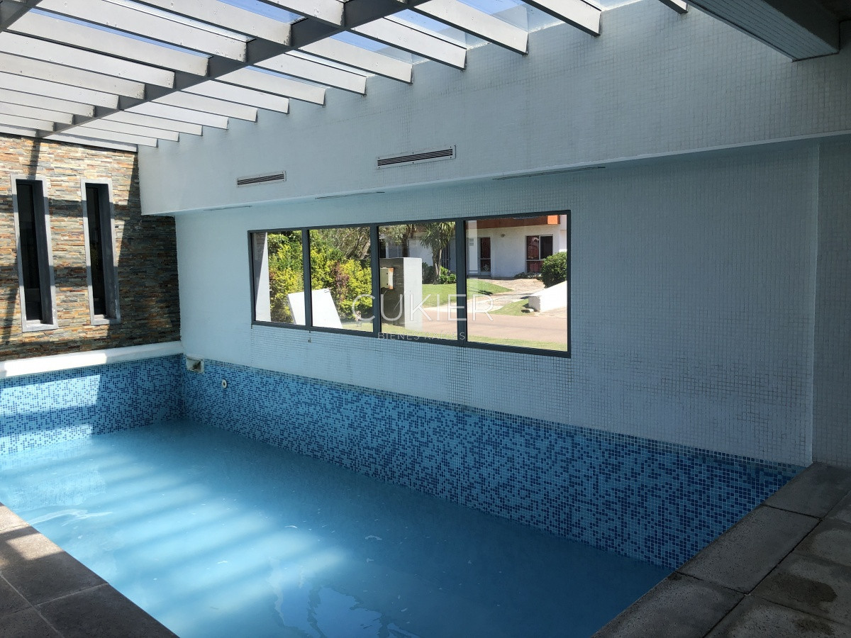 Apartamento ID.1506 - Alquiler de temporada y venta de apartamento 2 dormitorios en edificio de categoría Playa Brava