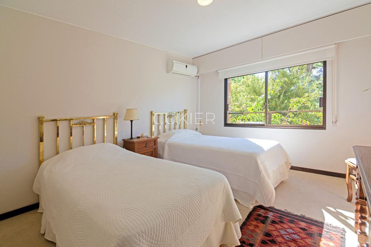 Apartamento ID.1369 - Alquiler anual y venta apartamento 3 dormitorios frente al mar en playa brava Punta del Este