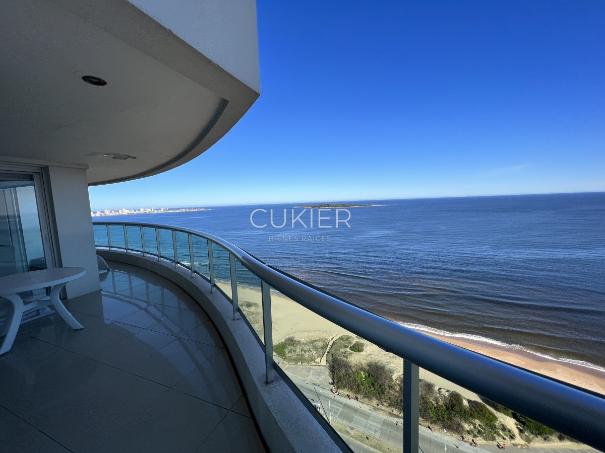 Apartamento ID.871 - Venta espectacular apartamento 4 suites en torre de categoría Aquarela Playa Mansa Punta del Este