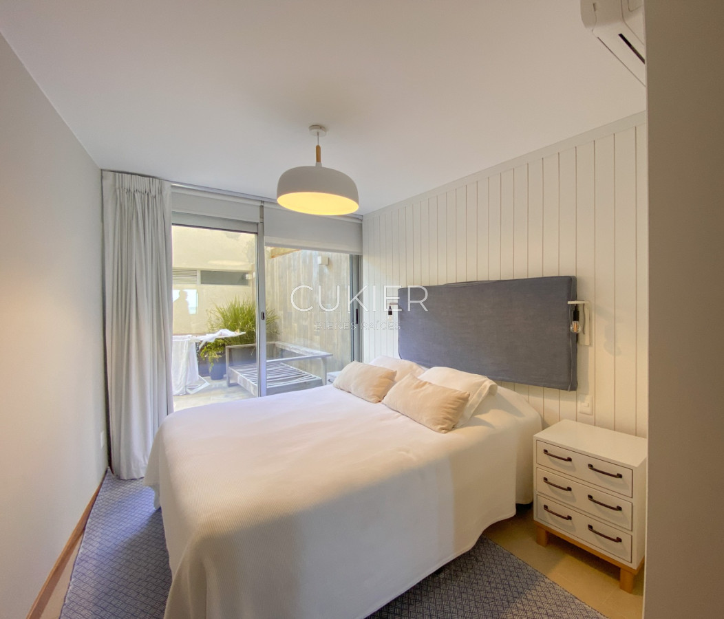 Apartamento ID.1374 - Alquiler anual y venta de hermoso apartamento primera linea en Playa Brava Punta del Este