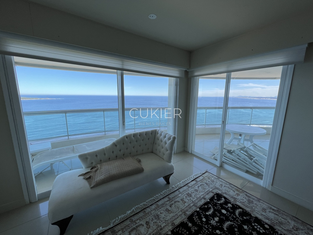 Apartamento ID.871 - Venta espectacular apartamento 4 suites en torre de categoría Aquarela Playa Mansa Punta del Este