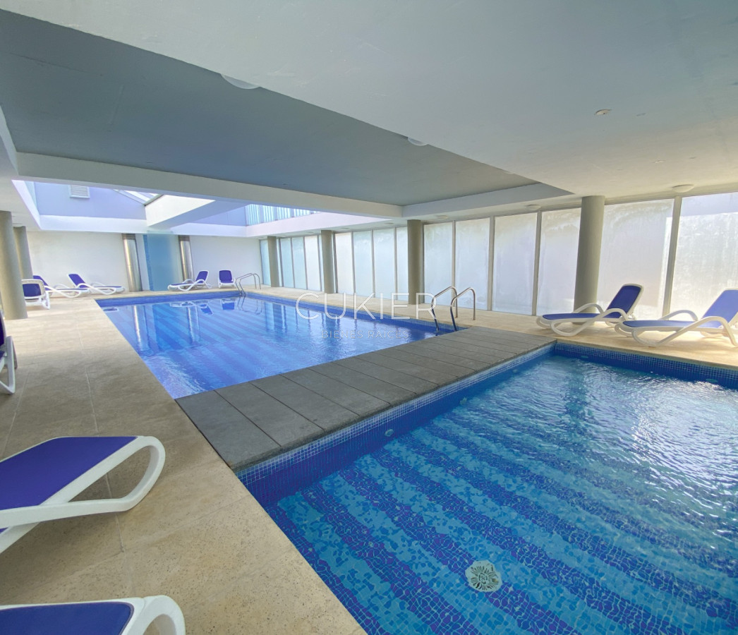 Apartamento ID.1374 - Alquiler anual y venta de hermoso apartamento primera linea en Playa Brava Punta del Este