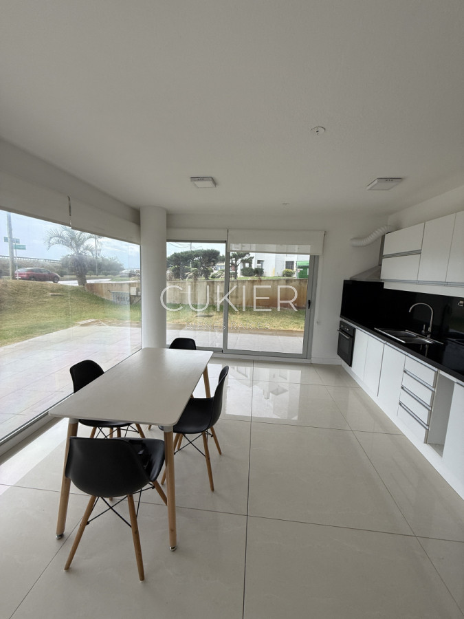 Apartamento ID.4549 - Alquiler anual e invernal apartamento 1 dormitorio con jardín en planta baja frente al mar 