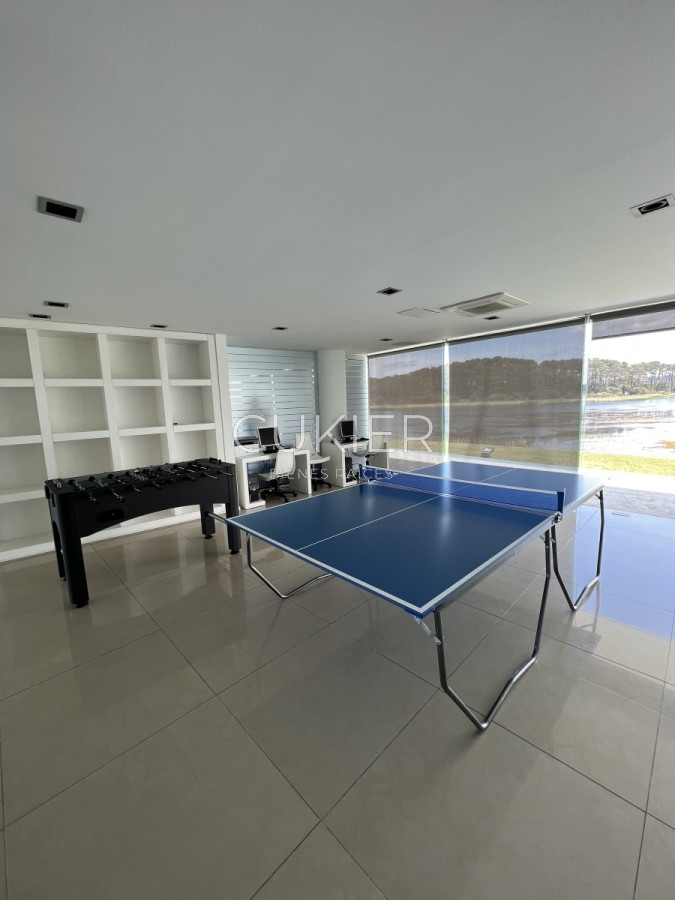 Apartamento ID.1304 - Alquiler temporada apartamento 2 dormitorios frente al mar primera linea Playa Mansa Punta del Este