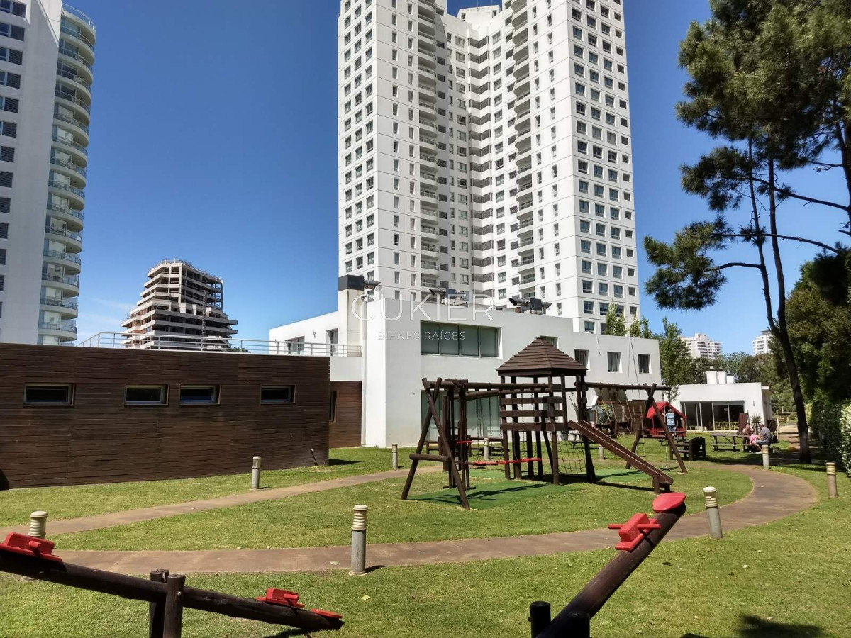 Apartamento ID.1232 - Alquiler anual y temporada apartamento 2 dormitorios en Ocean Drive Playa Brava Punta del Este 