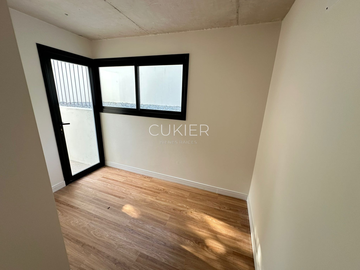 Apartamento ID.4615 - Venta Apartamento De 2 Dormitorios En Playa Mansa ideal inversores!