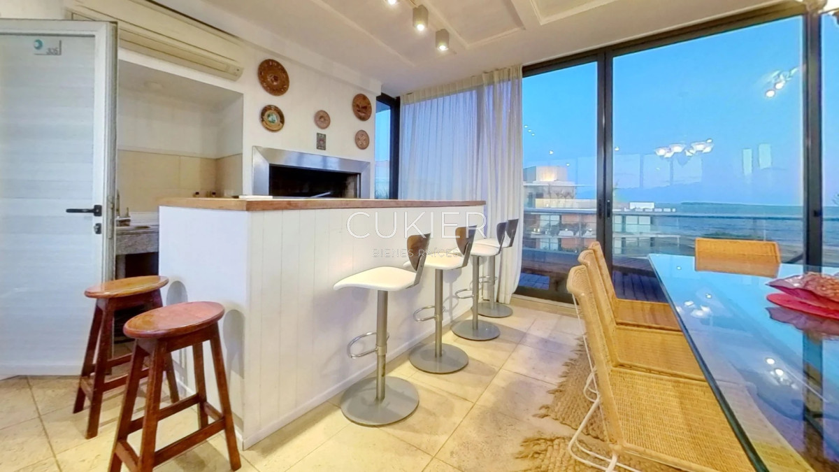 Apartamento ID.2611 - Venta de espectacular duplex penthouse en Terrazas de la Laguna primera linea Playa Mansa de 3 suites