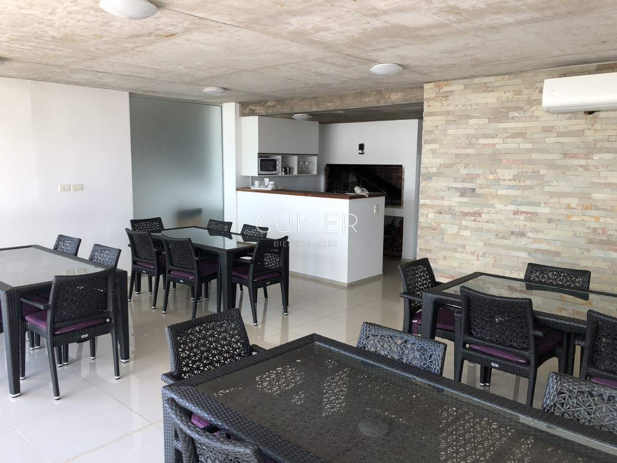Apartamento ID.352 - Venta apartamento penthouse de 3 dormitorios en primera linea Playa Mansa Punta del Este