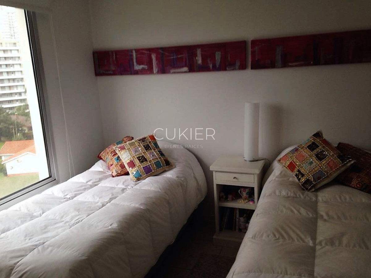 Apartamento ID.3537 - Venta apartamento 3 dormitorios y dependencia en Playa Brava a 100 m del mar 