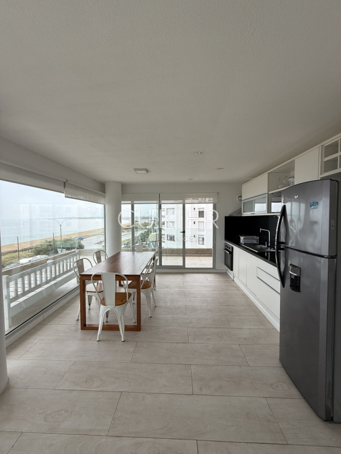 Apartamento ID.4546 - Venta y alquiler anual o invernal de apartamento 2 dormitorios frente al mar en playa mansa 
