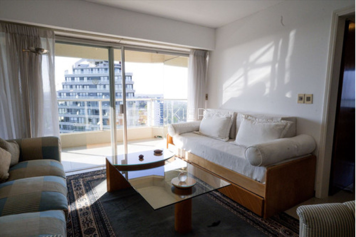 Apartamento ID.4633 - Venta Apartamento Dos Dormitorios Punta Del Este-oportunida