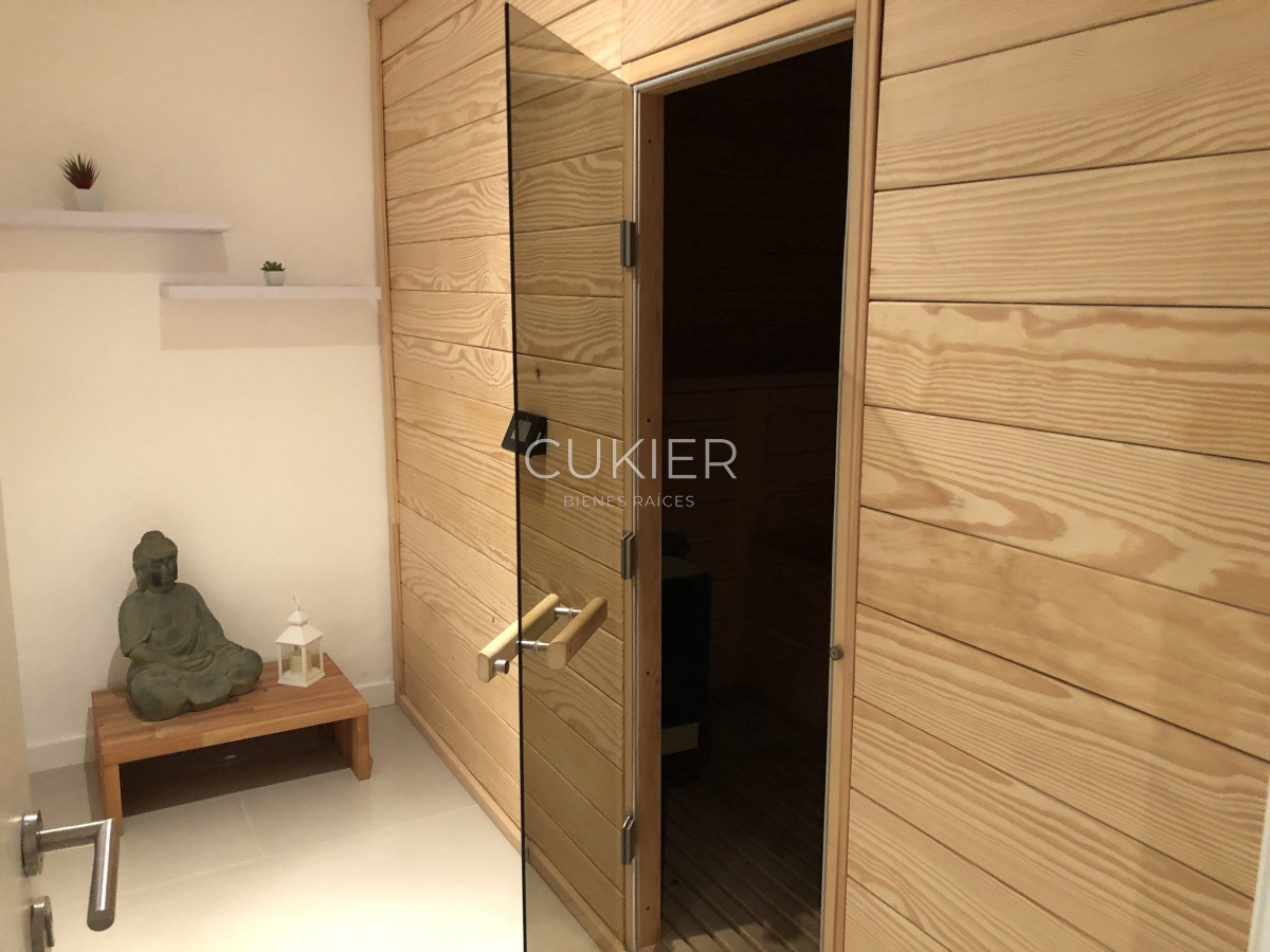 Apartamento ID.352 - Venta apartamento penthouse de 3 dormitorios en primera linea Playa Mansa Punta del Este
