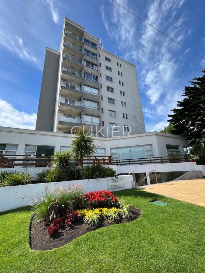 Apartamento ID.3855 - Oportunidad de venta apartamento 2 dormitorios en Roosevelt con bajos gastos 