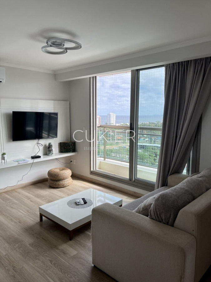 Apartamento ID.1668 - Alquiler anual de apartamento 1 dormitorio en edificio full servicios en Punta del Este 